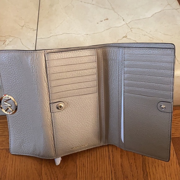 New Michael Kors wallet gray NWT - Picture 4 of 6